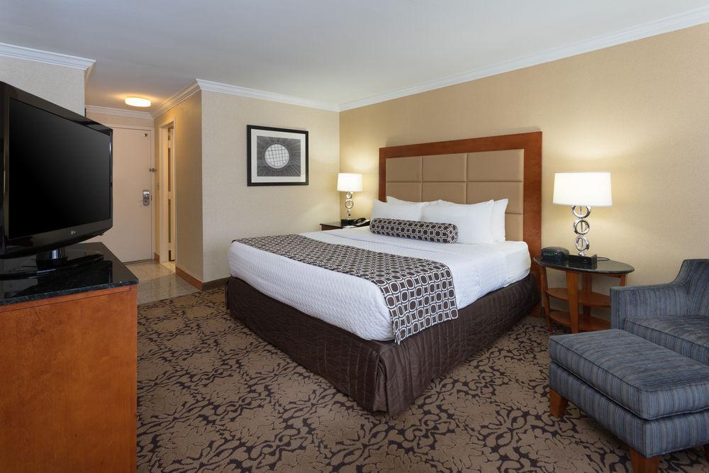 Delta Hotels By Marriott Richmond Downtown Екстериор снимка