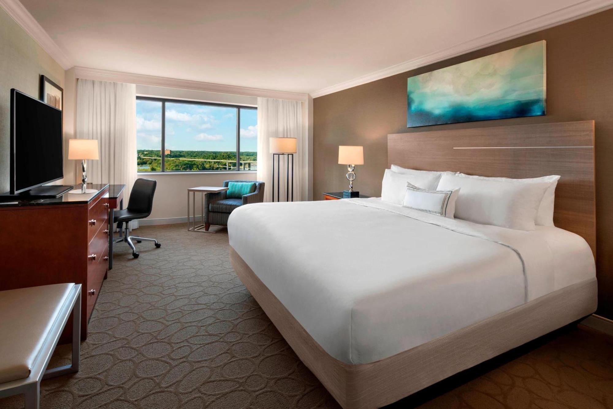 Delta Hotels By Marriott Richmond Downtown Екстериор снимка