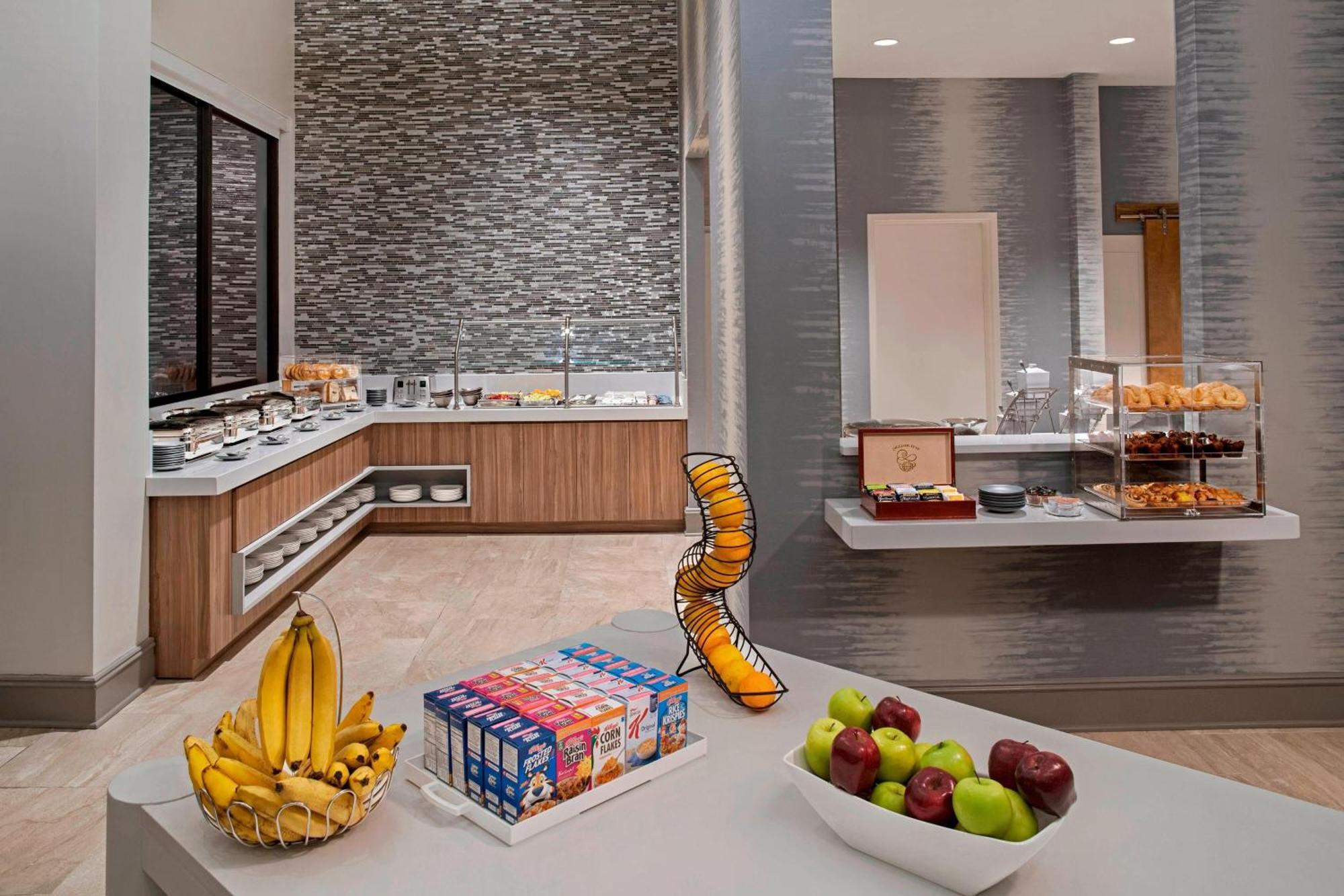Delta Hotels By Marriott Richmond Downtown Екстериор снимка