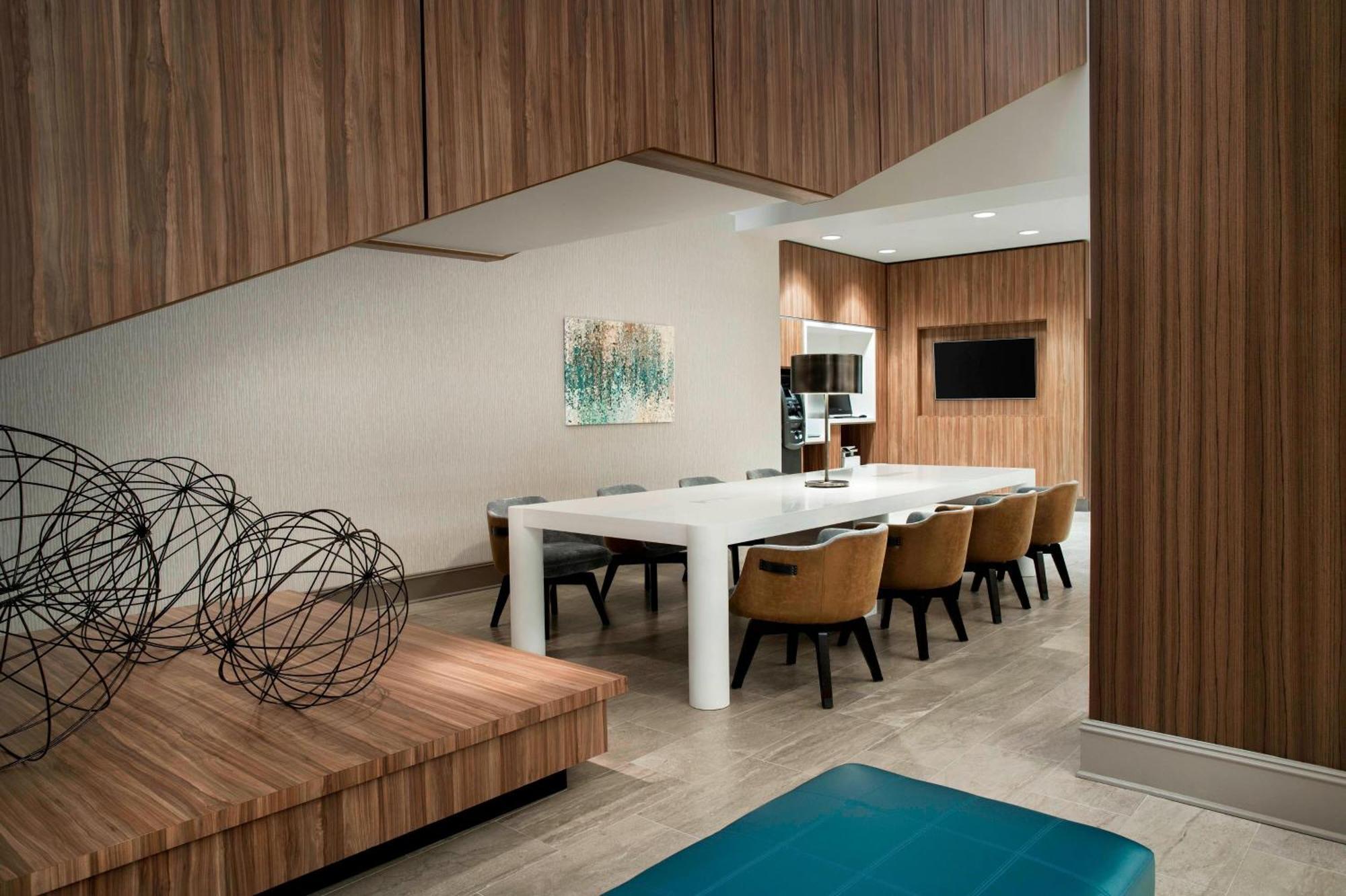 Delta Hotels By Marriott Richmond Downtown Екстериор снимка