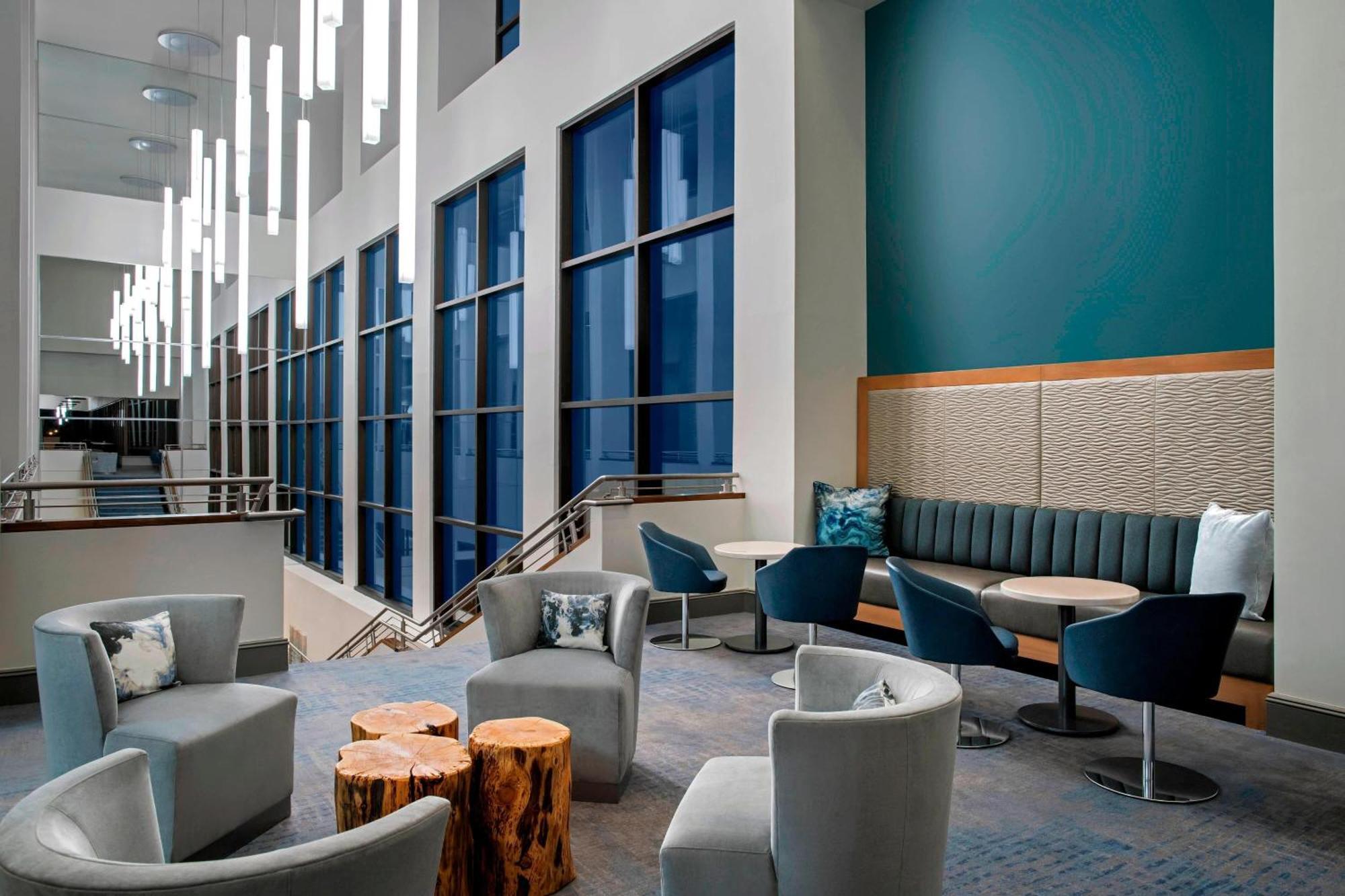 Delta Hotels By Marriott Richmond Downtown Екстериор снимка