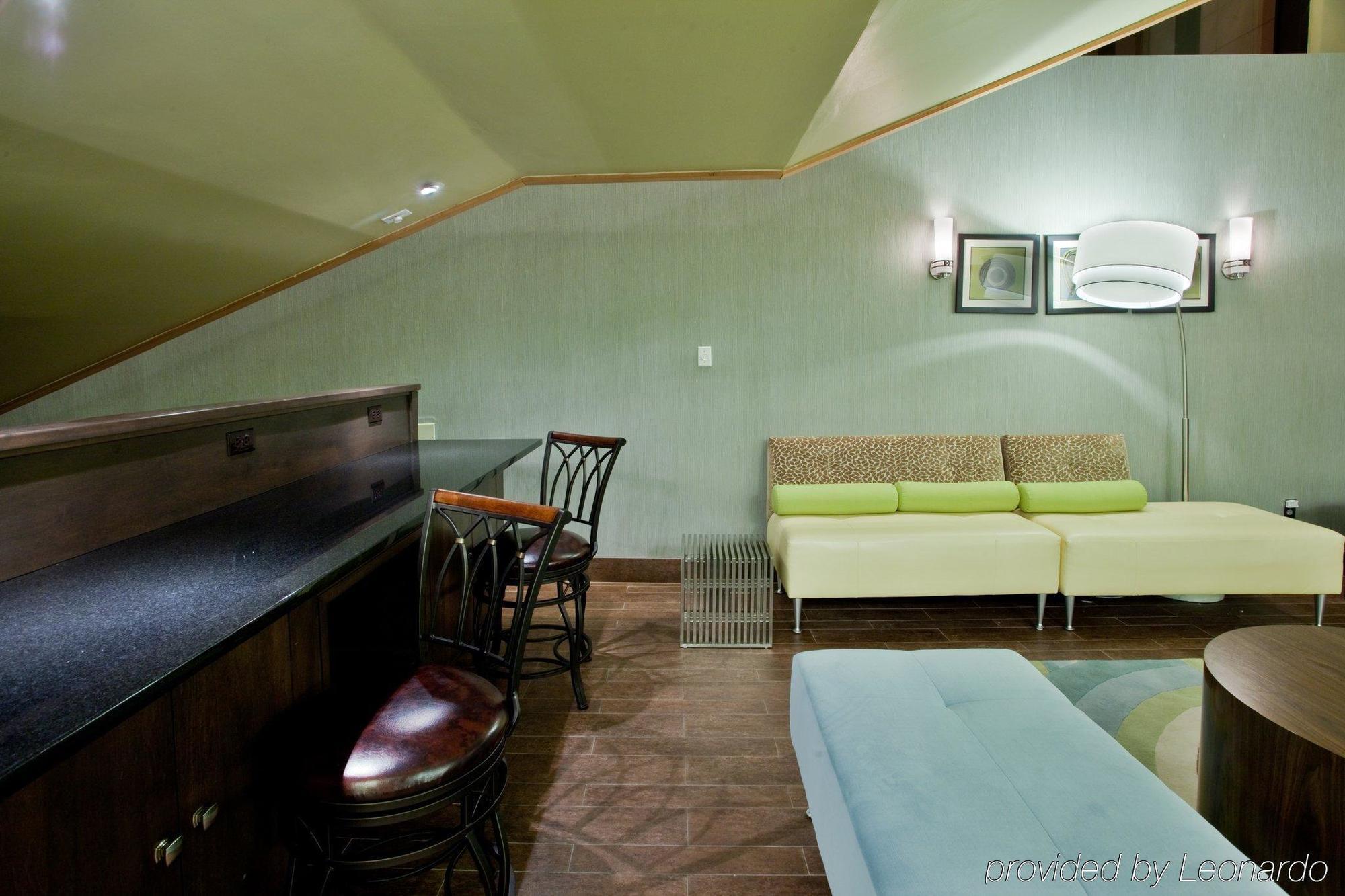 Delta Hotels By Marriott Richmond Downtown Стая снимка