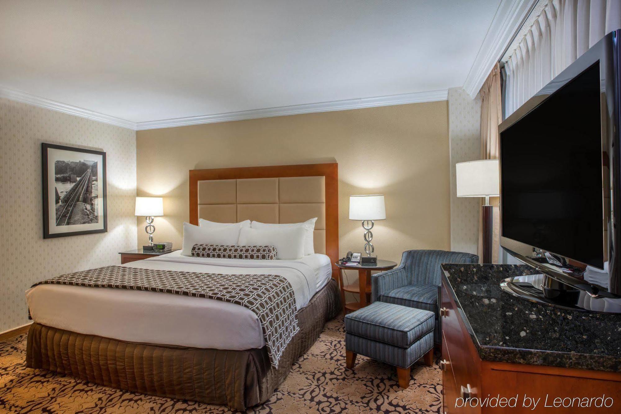 Delta Hotels By Marriott Richmond Downtown Екстериор снимка