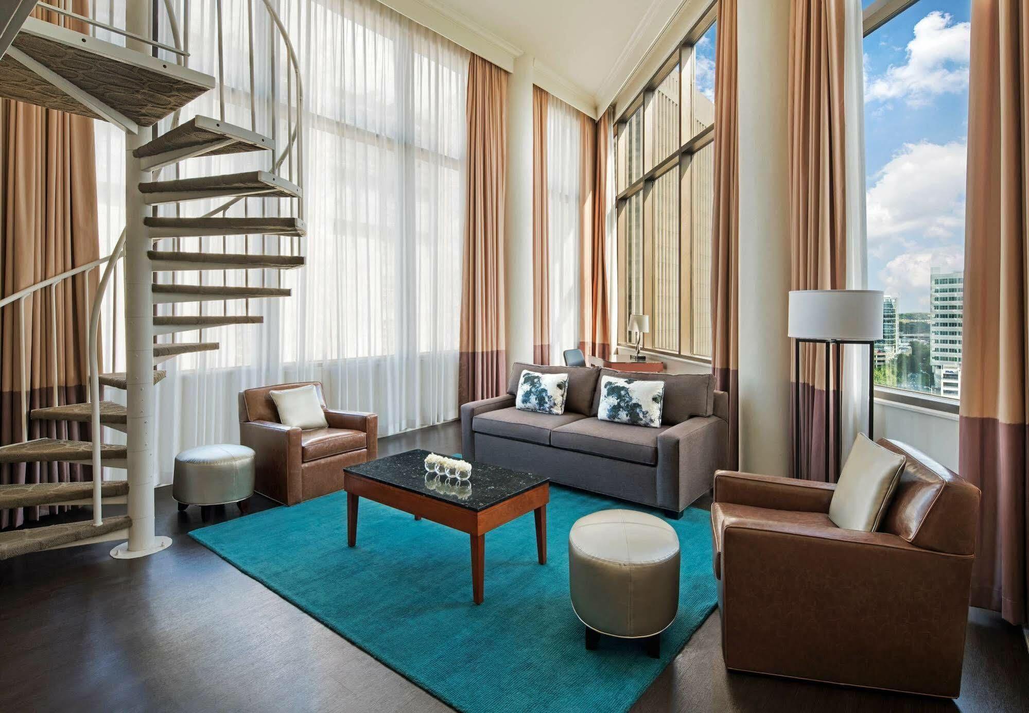 Delta Hotels By Marriott Richmond Downtown Екстериор снимка