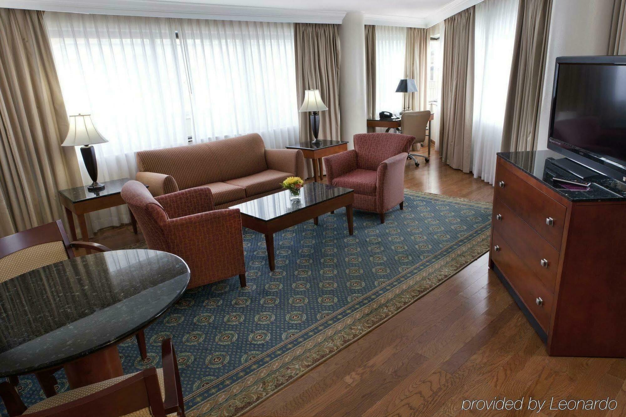 Delta Hotels By Marriott Richmond Downtown Екстериор снимка
